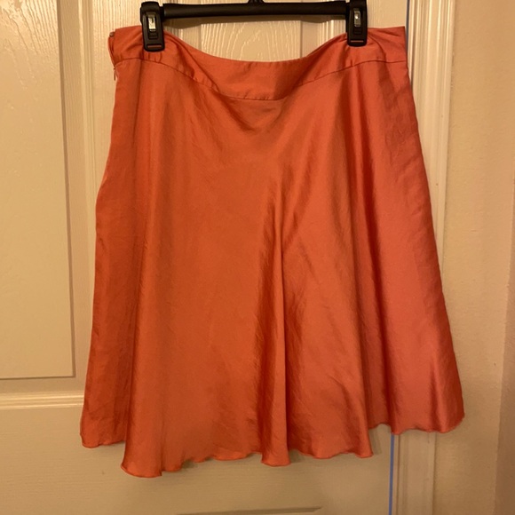 The Limited size large skirt - Picture 2 of 6